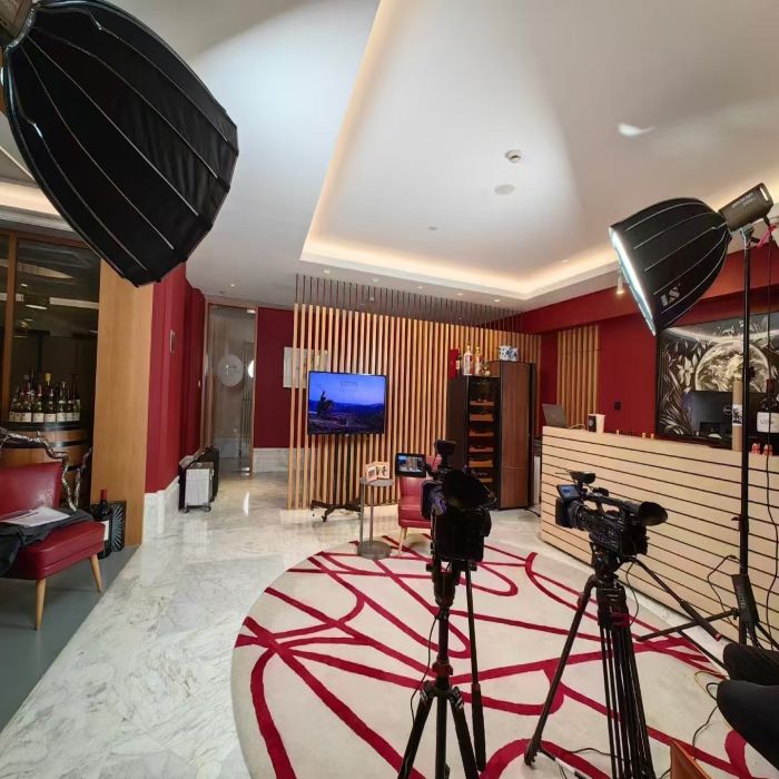 线阵音响设备、护栏、围栏、舞台搭建、背景板晚会灯光