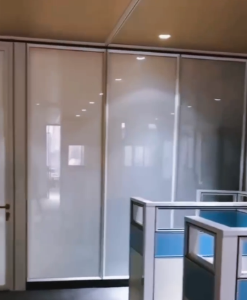 调光玻璃隔断是一种全新的隔断形式