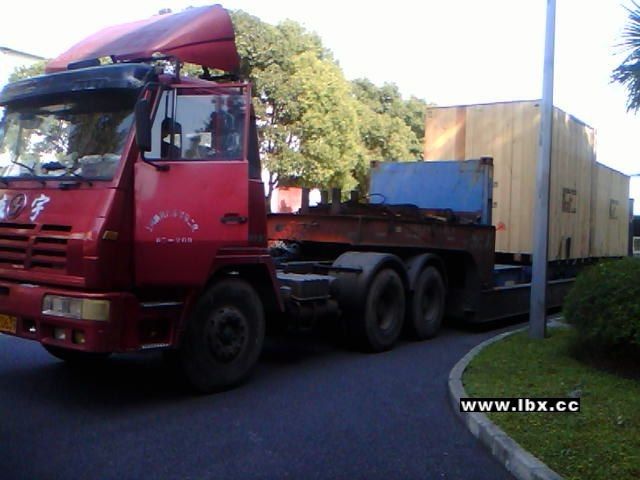 上海长宁区平板车出租大件运输江苏路50吨汽车吊出租高层吊装