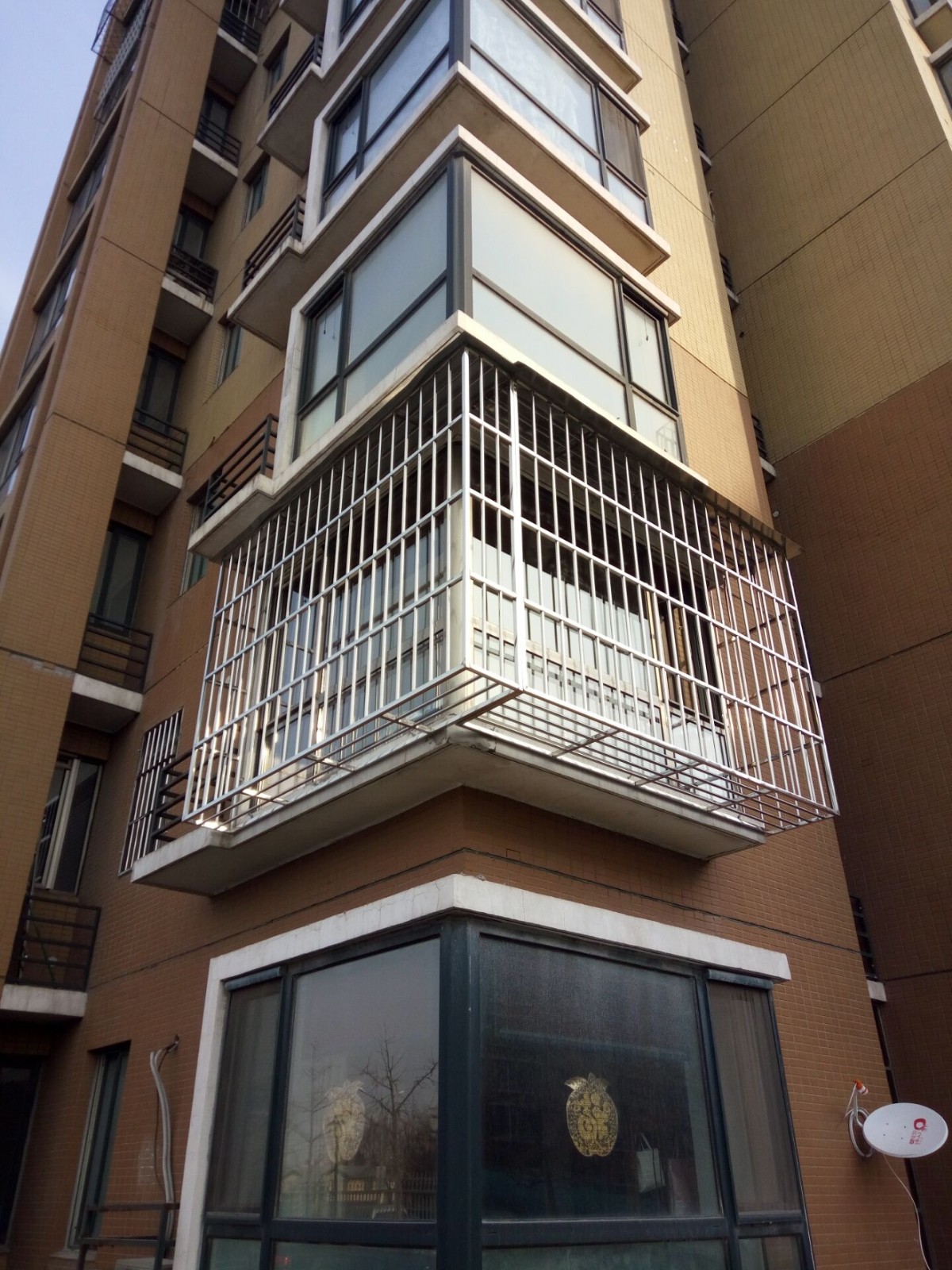 北京东城区安装小区防盗窗制作不锈钢护栏阳台防护网