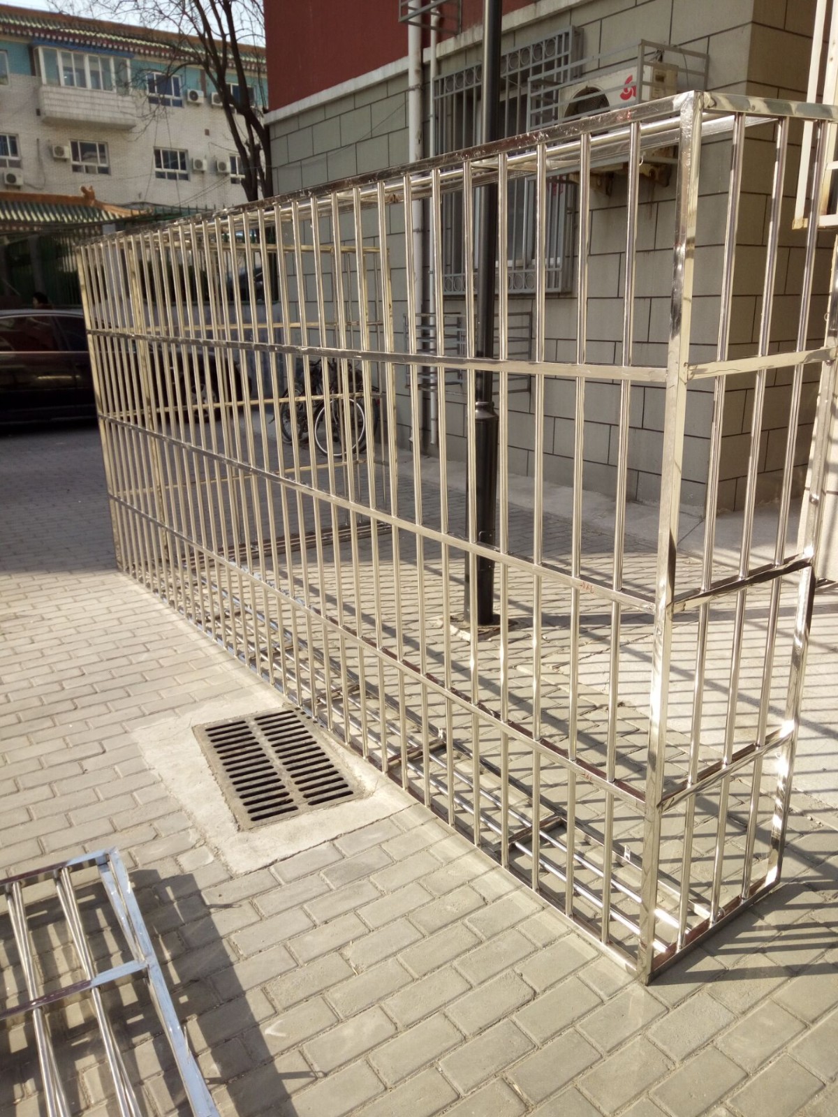 北京东城交道口制作安装防盗门不锈钢护栏安装防护网