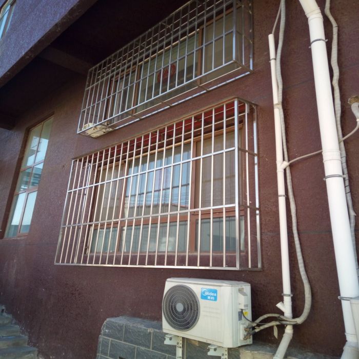 北京东城广渠门小区阳台护网定做安装防盗窗防盗门