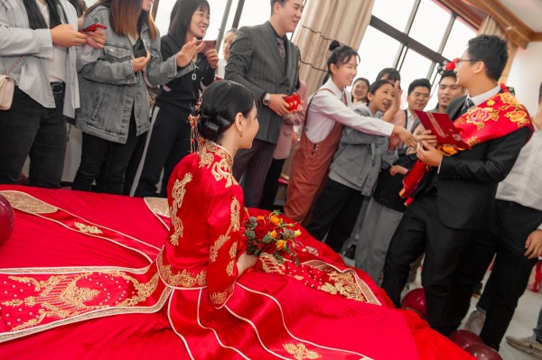 西安秀禾服婚纱跟拍摄影录像