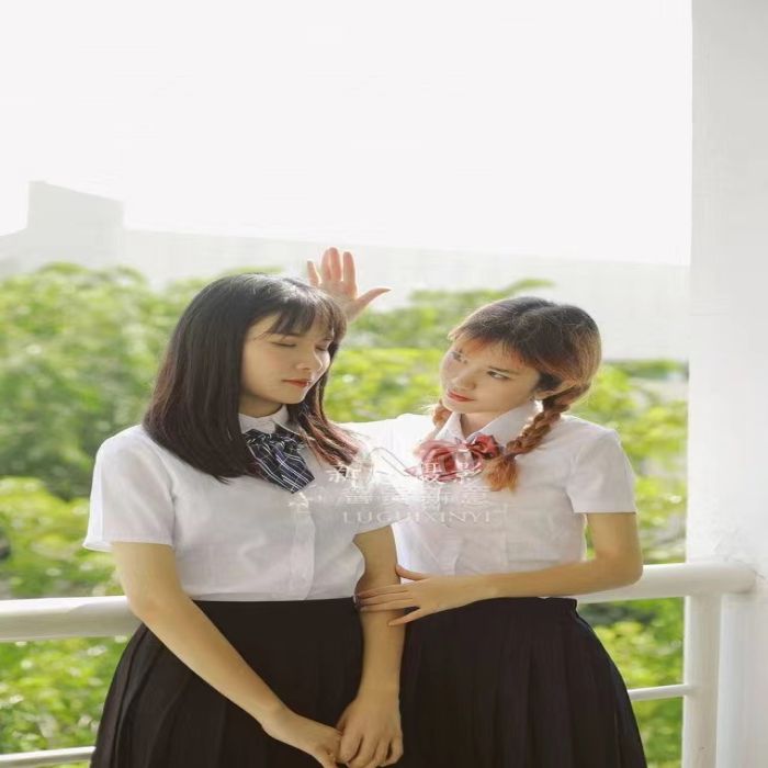 校园拍摄个性闺蜜照