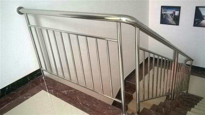 北京西城区大观园附近防盗窗安装阳台护栏定做