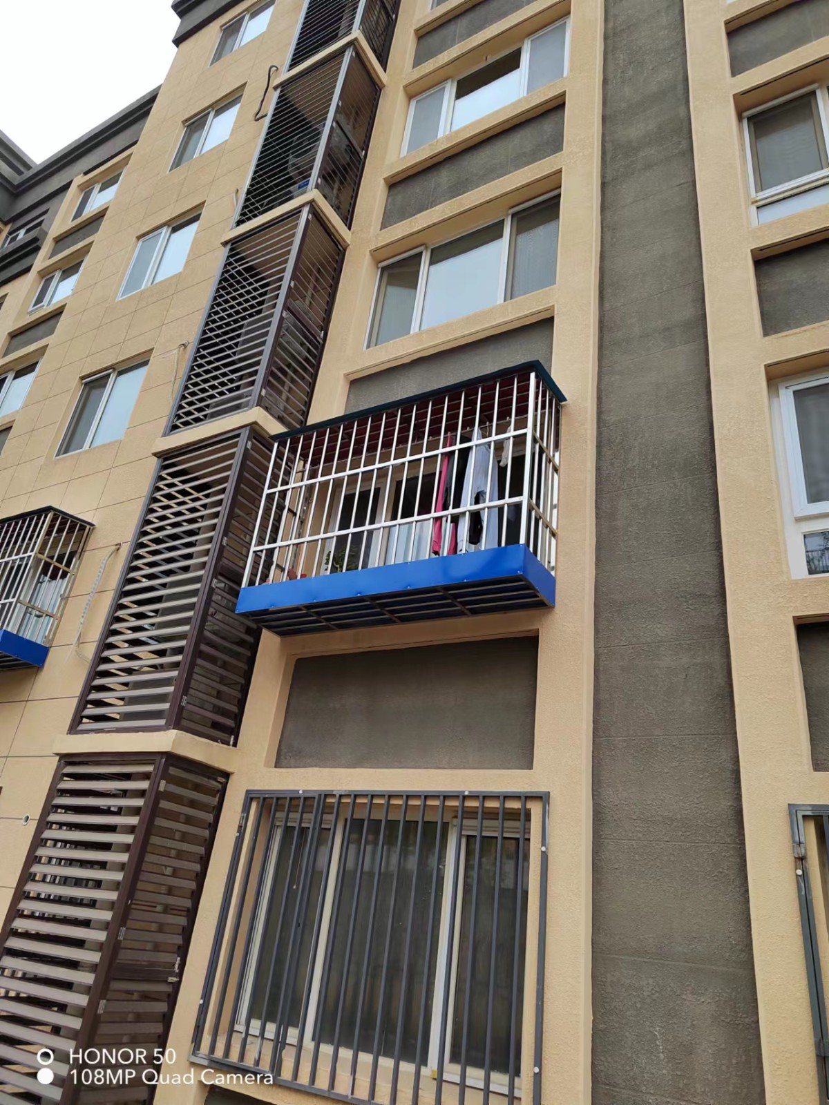 北京西城区新街口断桥铝门窗安装防盗窗护窗阳台护栏