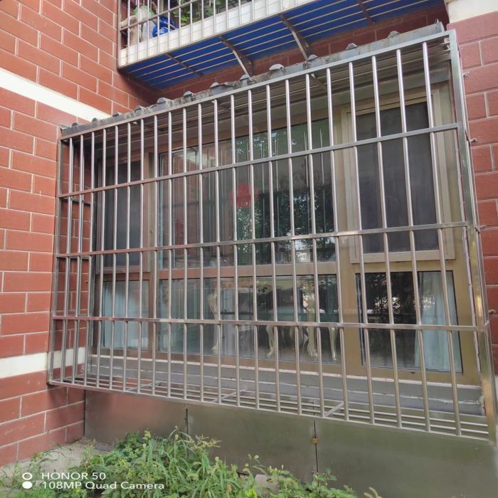 北京西城三里河阳台护栏安装窗户防盗窗护窗阳台护栏护网