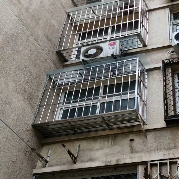 北京西城三里河阳台护栏安装窗户防盗窗防盗门